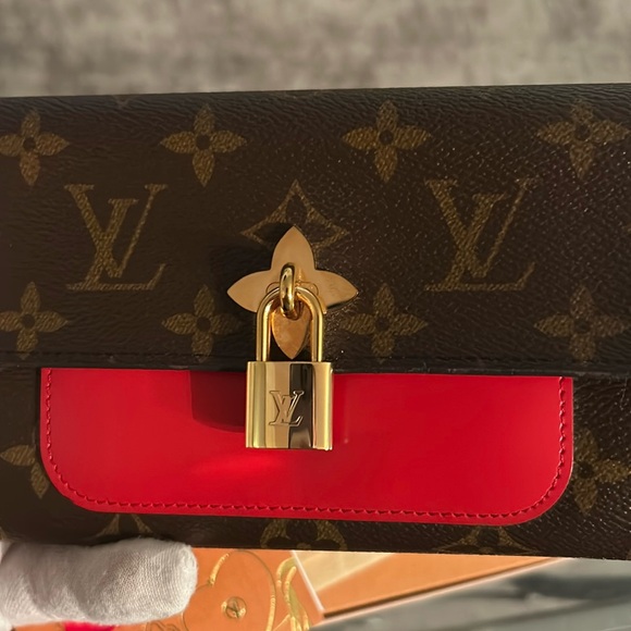 ❌SOLD❌Louis Vuitton Monogram Coquelicot flower lock wallet Box, ribbon &Dust bag - Picture 9 of 16